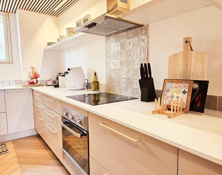 Seaside 3 Suites Penthouse With Pool Gym & Bbq Terrace كاب مالهيريوكْسْ المظهر الخارجي الصورة